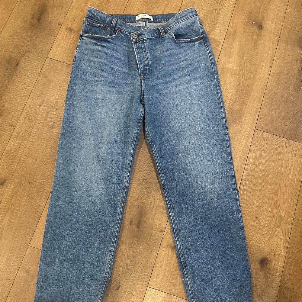 Abercrombie & Fitch High Rise Dad Jeans Size 31/12R Lightwash Jeans